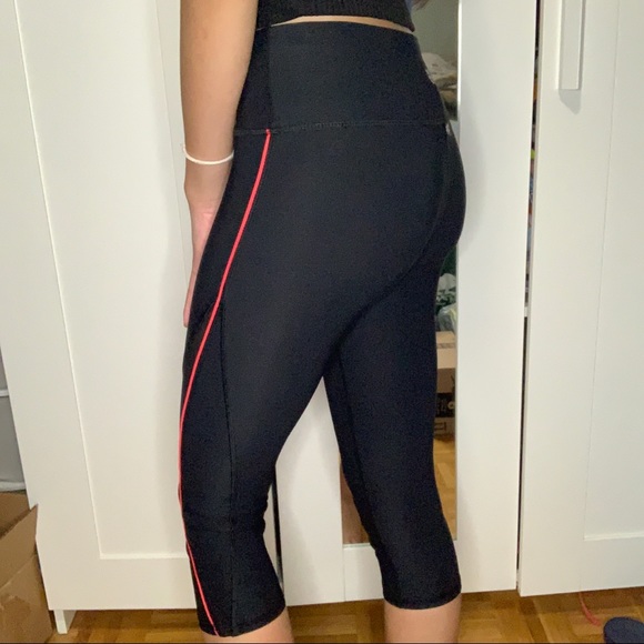 La Vie En Rose Cropped Mesh Detail Active Leggings - Picture 6 of 13